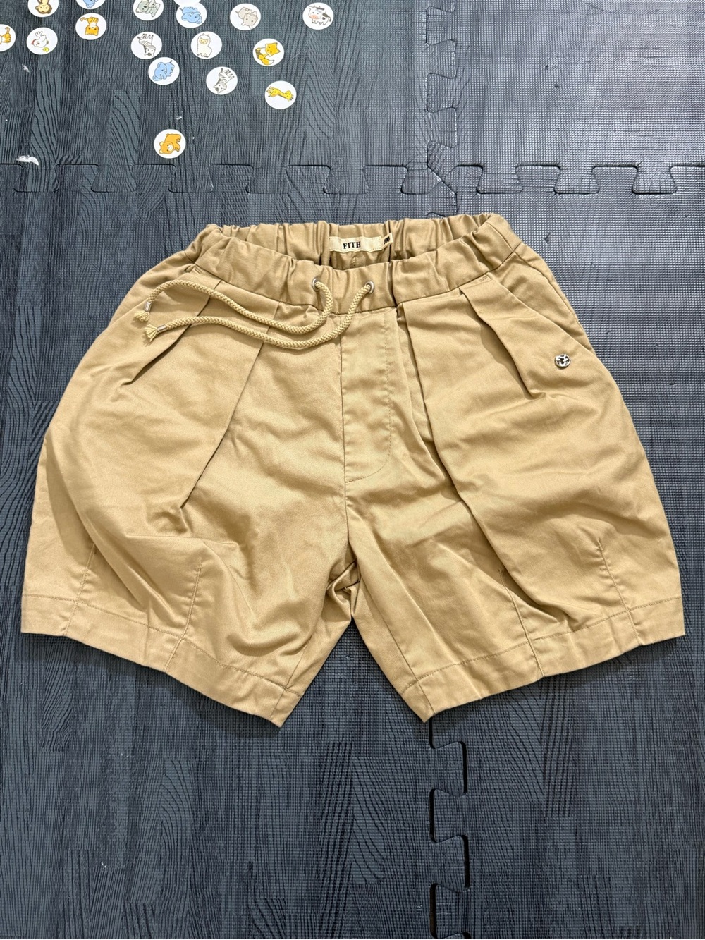 Fith yellow Drawstring Pleated Shorts